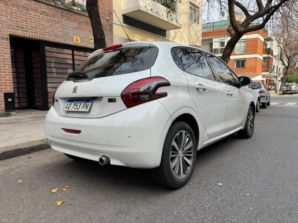 Peugeot 208 Feline — foto 6